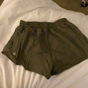 Lululemon hotty tot shorts army green